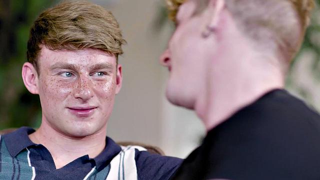 Blond stud bareback fucks asshole after kissing