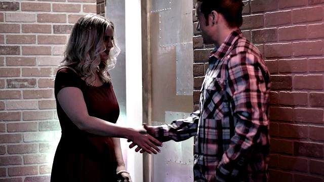 Slutty stepmom seduces stepson to fuck her in doggystyle