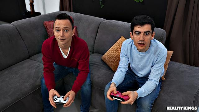 рыжая забила на приставку и пересела на хрен жорди