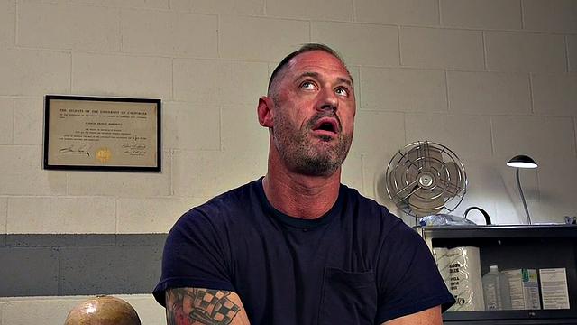 медсестра садится пациенту на лицо и наказывает каблуками