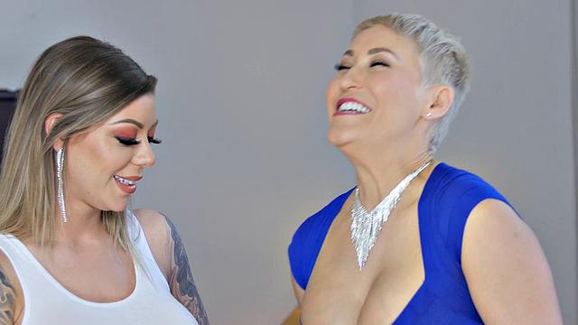 татуированная блондинка karma rx с натуральными сиськами жжёт на кастинге