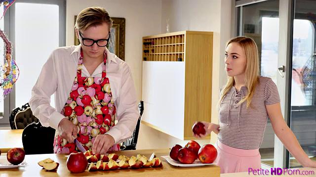 Step Sisters Apple Pie - S20:E4