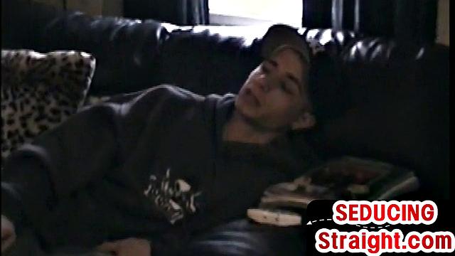 Real vintage twink cums in DILF's mouth after sucked