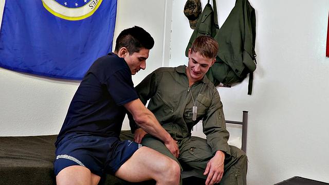 Brandon Anderson Dicks Down Muscly Jim Fit - ActiveDuty