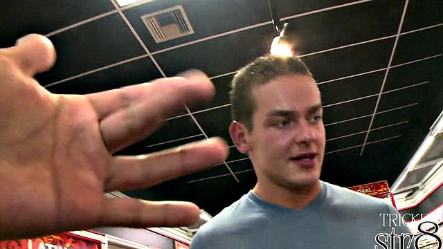 Gloryhole newbie lipserviced