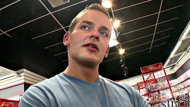 Gloryhole newbie lipserviced