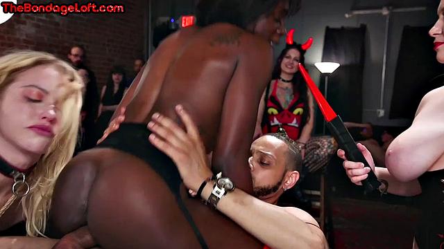 Грубый групповой BDSM с опытными шлюхами и жестким минетом для господина.