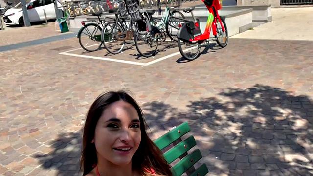 Saras Italian Blowjob