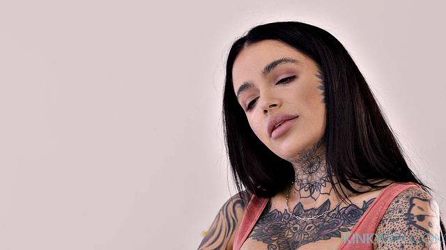 Anna Claire Clouds gets a visit from her boss