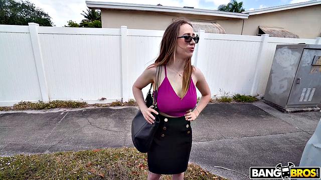 Учительница с большими сиськами не стесняется за деньги и устраивает жаркую тусовку в автобусе с Тайлером Стилом и Джэки Хоффом.