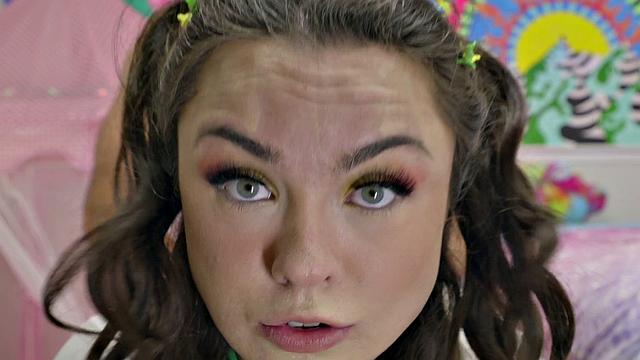 Nicole Has Yummy Cookie