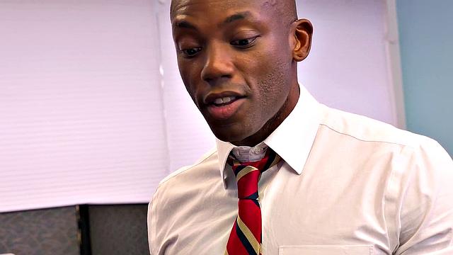 Kinky boss nails BBC employee in the toilet after a steamy cocksucking session