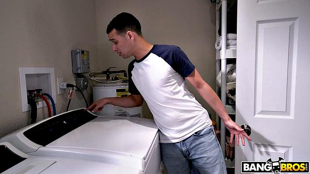 Stepmom Fucks As A Treat