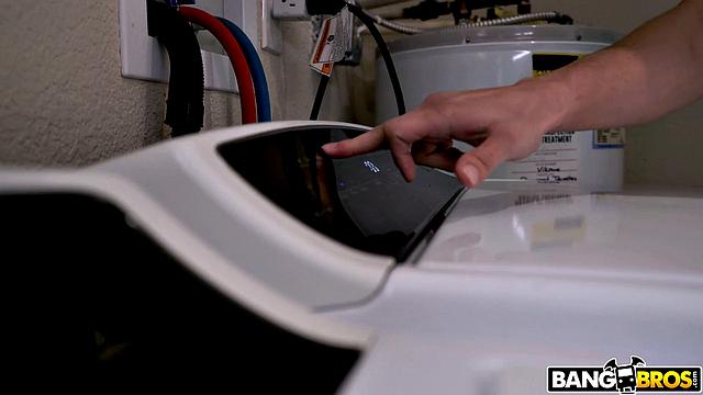 Stepmom Fucks As A Treat