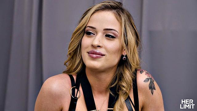 Винс Картер растягивает попку Риа Сан до предела в жестком анал-сессии с глубоким минетом и кунилингусом.