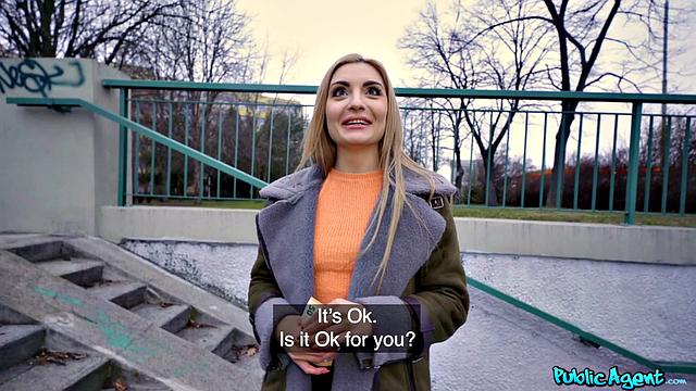 Смотри, как Caty Kiss сосет и дает в киску за деньги на улице в Праге.