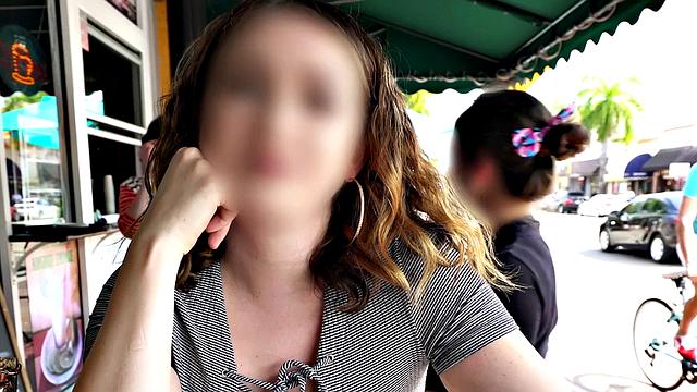 Sexy Latina Loves Cash