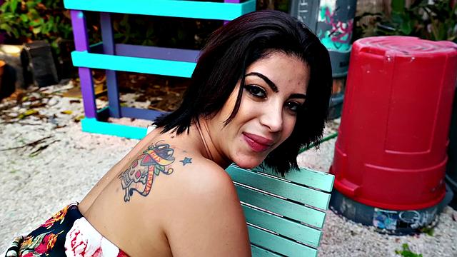 Sexy Latina Loves Cash