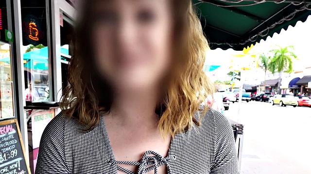 знойная латинка раздвигает ноги за деньги прямо на улице