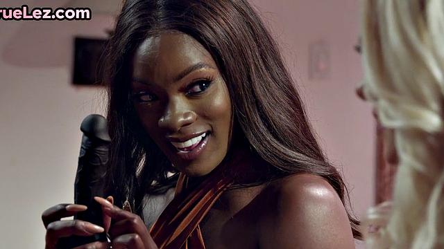 Ebony lez bae passionate pleasing her GF's wet pussy