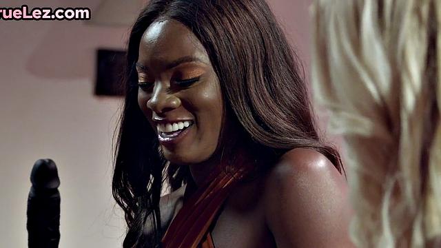 Ebony lez bae passionate pleasing her GF's wet pussy