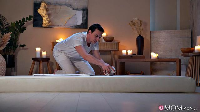 страстная рыжая milf умоляет любовника кончить ей в пизду