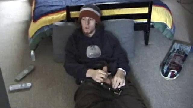 Эдди Хаус не теряет времени - устроил сольник на камеру с полным размахом.