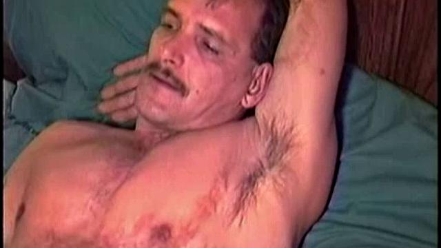 Стив возвращается для дикой второй гей-сессии с бешеной страстью