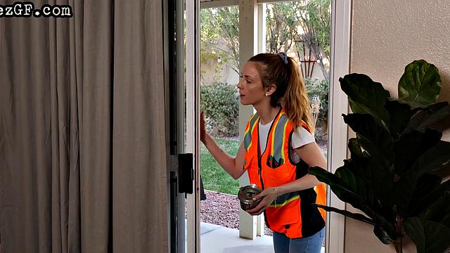 Perv constructor worker scissoring big-titted MILF