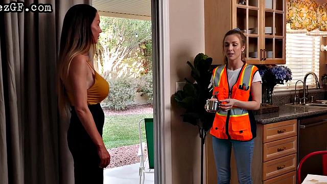 Perv constructor worker scissoring big-titted MILF