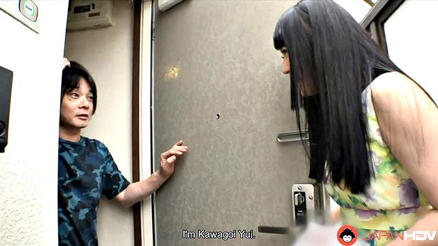 Yui Kawagoe visits a fan for a threesome at his home