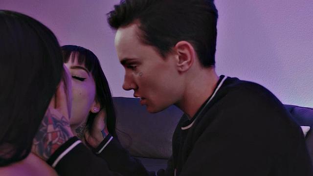 Lesbian curvy tattooed babe licks 21yo girlfriend with petite body