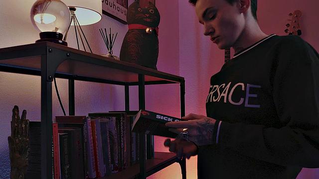 Lesbian curvy tattooed babe licks 21yo girlfriend with petite body