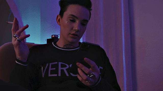 Lesbian curvy tattooed babe licks 21yo girlfriend with petite body