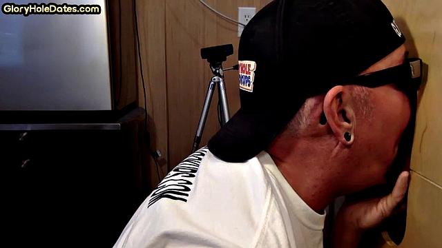 Gloryhole DILF sucks penis in homemade video