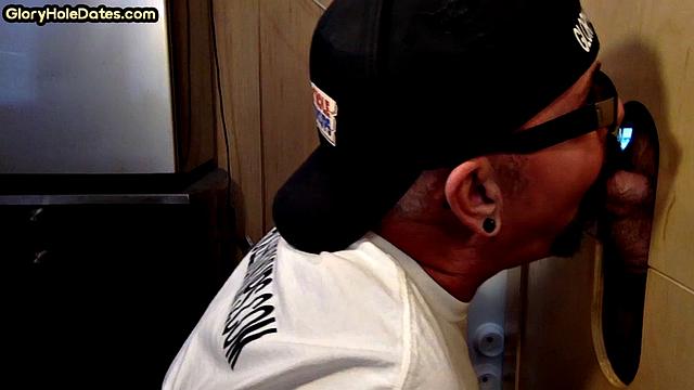 Gloryhole DILF sucks penis in homemade video