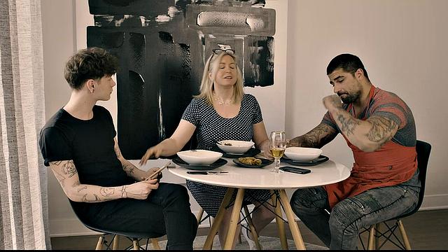 Hot bottom (Ryan Bones, Marco Biancci)