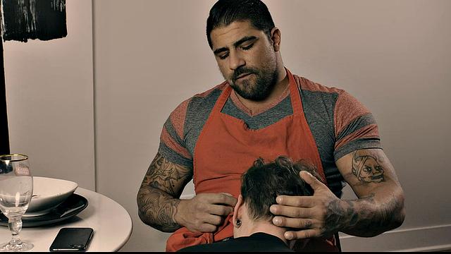 Марко подглядел, чем занят отчим, теперь ему самому не отвертеться