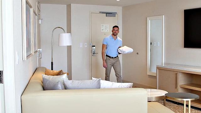 Seducing the Housekeeper