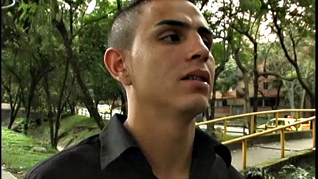 Даниэль срывает одежду с Исайаса и трахает его мощно в попку