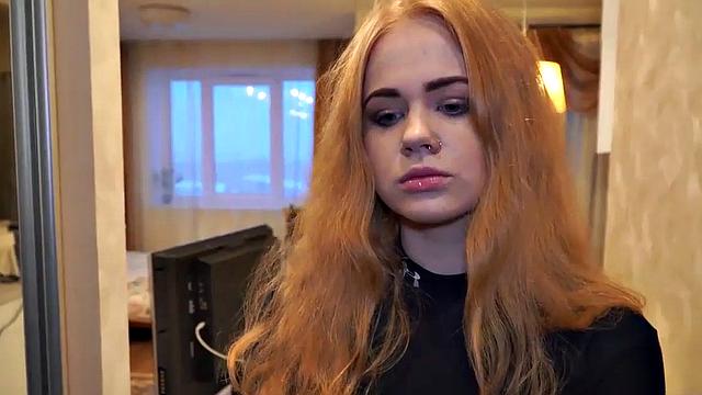 грациозная рыжая расплачивается за покупки страстным минетом и жёстким трахом