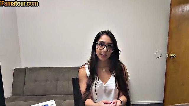 Skinny babes cockriding in 3some