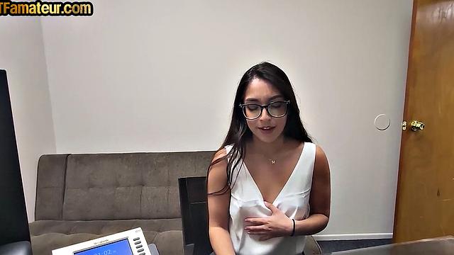 Skinny babes cockriding in 3some