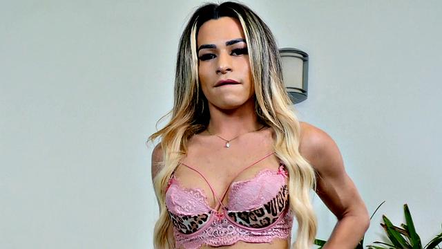 Shemale Gabi Lins Standing Machine Sex