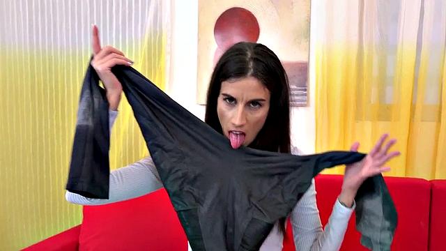 Pissing babe spreads pussy with speculum and masturbates