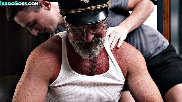 Mature bearded pilot spoiled by twunk