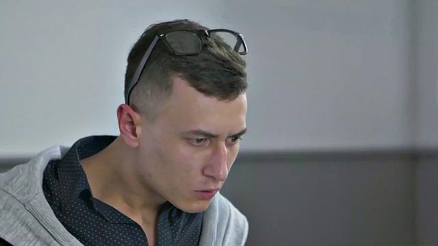 начальник вместо отчётов облизывает сиськастую секретаршу