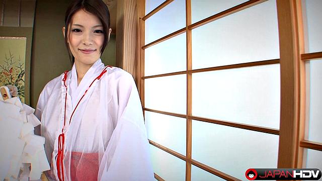 Kimono Lady Anna Kirishima is a real japanese beauty