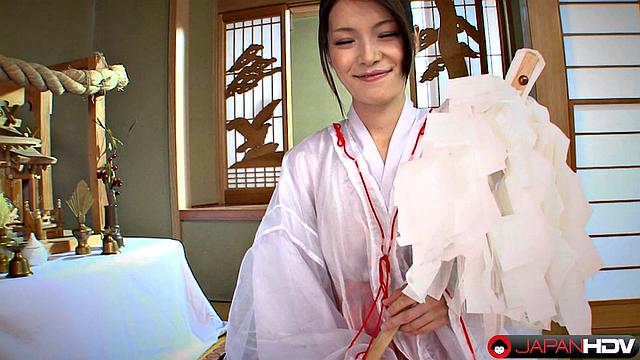 Kimono Lady Anna Kirishima is a real japanese beauty