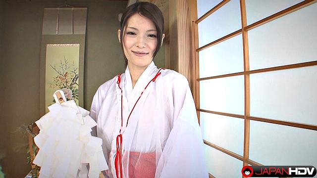 Kimono Lady Anna Kirishima is a real japanese beauty